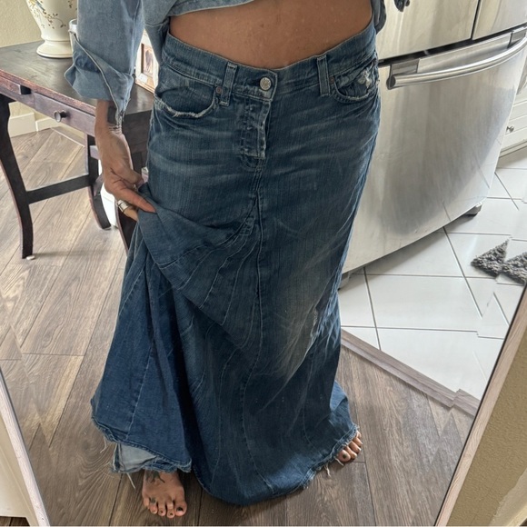 7 For All Mankind Dresses & Skirts - Perfectly distressed 7 for all mankind denim skirt with a train